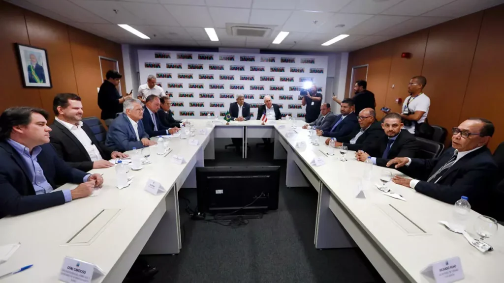 O governador Jerônimo Rodrigues assinou nesta sexta-feira (3) ordens de serviço para impulsionar o turismo em Esplanada, incluindo a