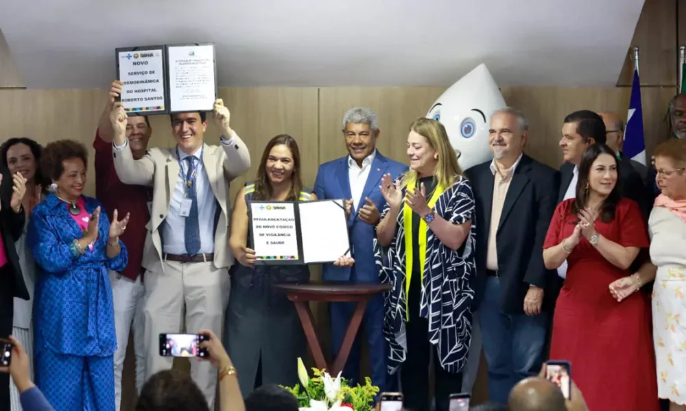 A saúde pública da Bahia entra em uma nova fase. Nesta quarta-feira (8), o governador Jerônimo Rodrigues assinou, na sede da Secretaria
