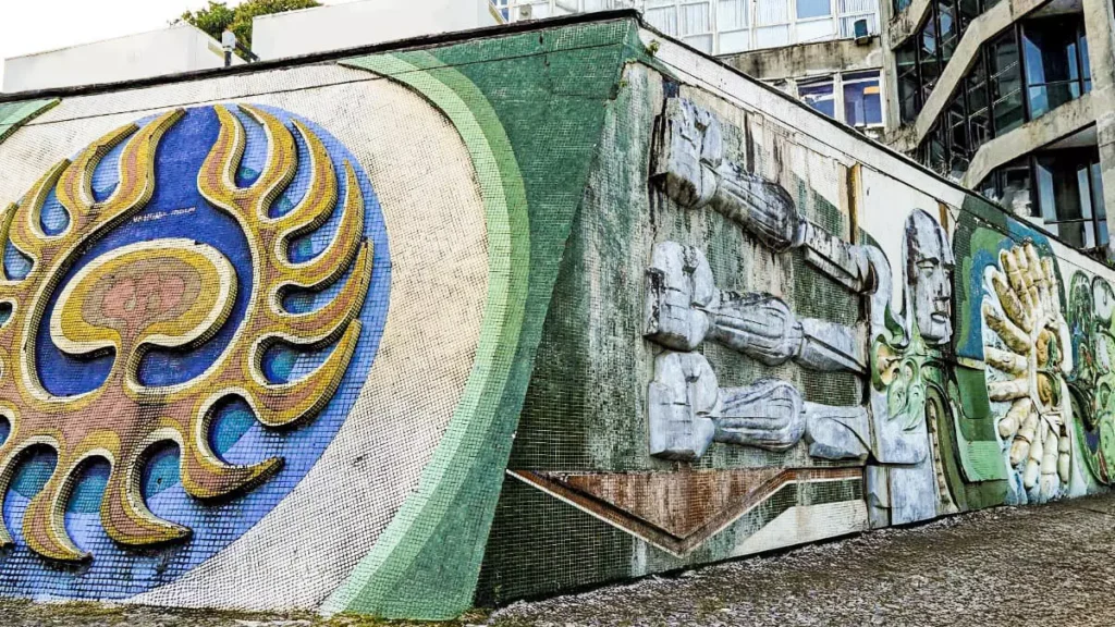Nesta segunda-feira (13), o artista foi recebido pelo secretário Pablo Barrozo para dialogar sobre um plano para a restauração da obra. 
