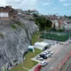 Essencial para proteger vidas e garantir a segurança de regiões com relevo acidentado ou histórico de fortes chuvas, a obra de contenção