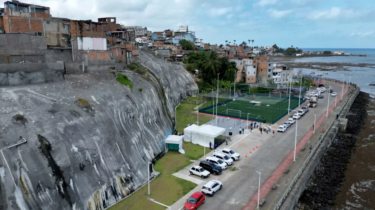 Essencial para proteger vidas e garantir a segurança de regiões com relevo acidentado ou histórico de fortes chuvas, a obra de contenção