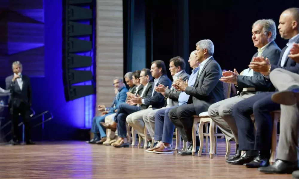 Centro de Convenções e Teatro de Feira de Santana, para o Encontro de Revendedores de Combustíveis da Bahia. Promovido
