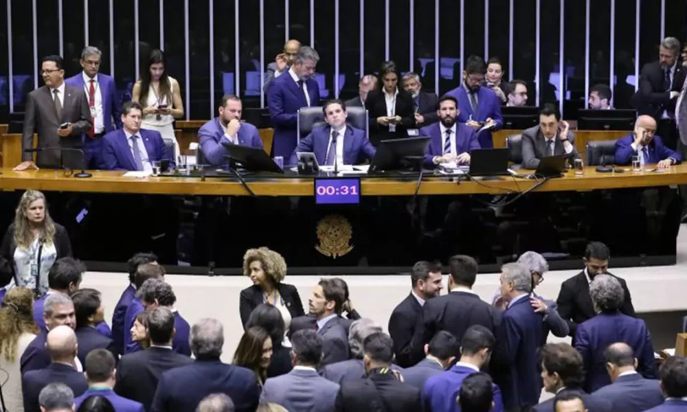 A Câmara dos Deputados aprovou o Projeto de Lei 1087/25, do Poder Executivo, que concede desconto para zerar o Imposto