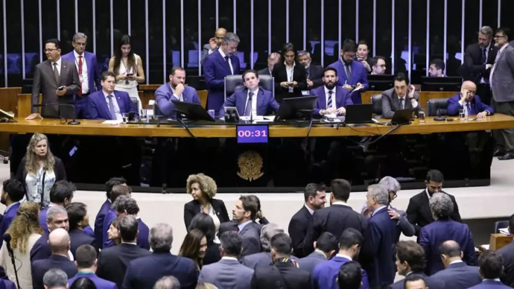 A Câmara dos Deputados aprovou o Projeto de Lei 1087/25, do Poder Executivo, que concede desconto para zerar o Imposto