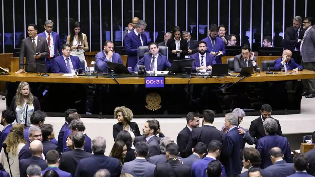 A Câmara dos Deputados aprovou o Projeto de Lei 1087/25, do Poder Executivo, que concede desconto para zerar o Imposto