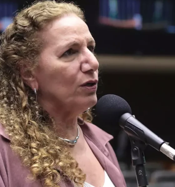 A Câmara dos Deputados aprovou nesta terça-feira (28) o projeto de lei que estabelece o direito à licença de até dois dias