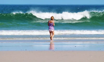 Durante muito tempo, ensinaram às mulheres a se encaixar. No tom de voz, na roupa adequada, no sorriso contido, na cadeira que lhes