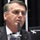 rejeitou neste sábado (22) o pedido da defesa do ex-presidente Jair Bolsonaro para concessão de prisão domiciliar humanitária