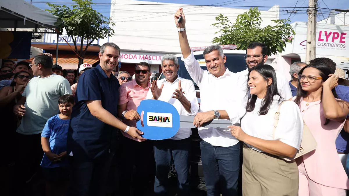 Em Riachão do Jacuípe, na tarde deste sábado (8), o governador Jerônimo Rodrigues inaugurou obras, realizou entregas e anunciou