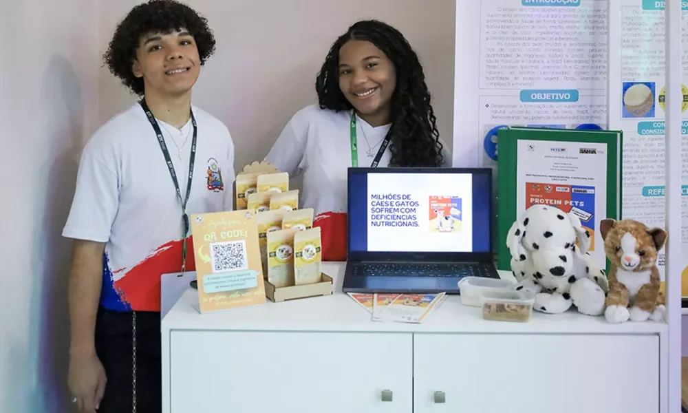 Boquira, que, orientados pela professora Cássia Nascimento, desenvolveram um tipo de Whey Protein exclusivo para pets. 