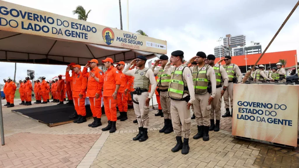 A Operação Verão 2025-2026, lançada nesta quarta-feira (26) pelo Governo da Bahia, mobilizará 11 mil policiais e bombeiros para