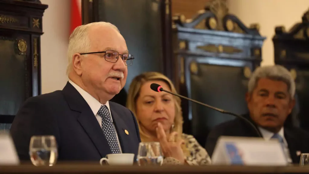 de Justiça, ministro Edson Fachin, elogiou a política de segurança pública da Bahia durante a abertura do Mês Nacional do Júri