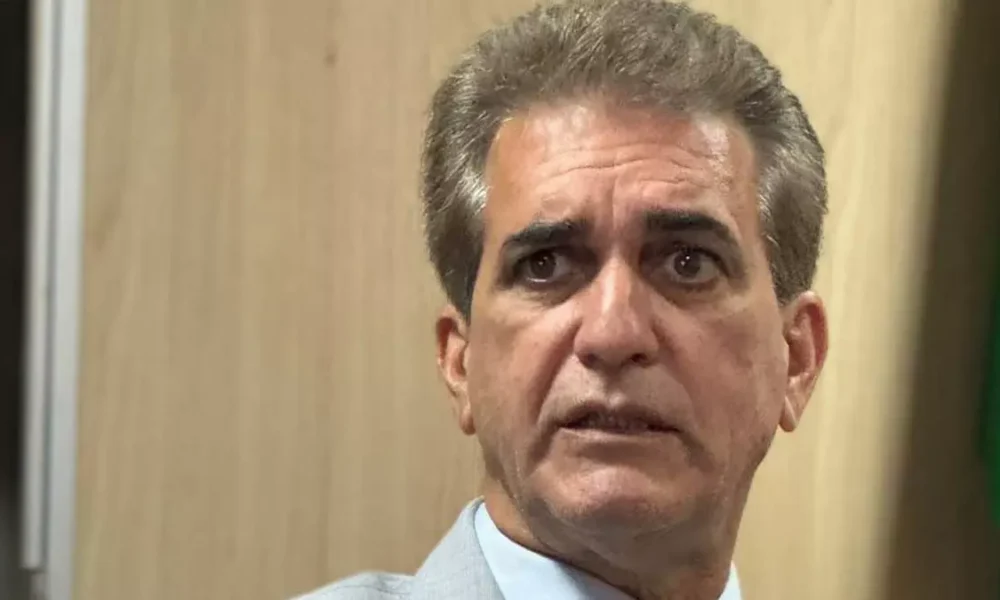 fazer política no meio da procissão”, afirmou o deputado estadual Robinson Almeida (PT), ao comentar a presença de ACM Neto