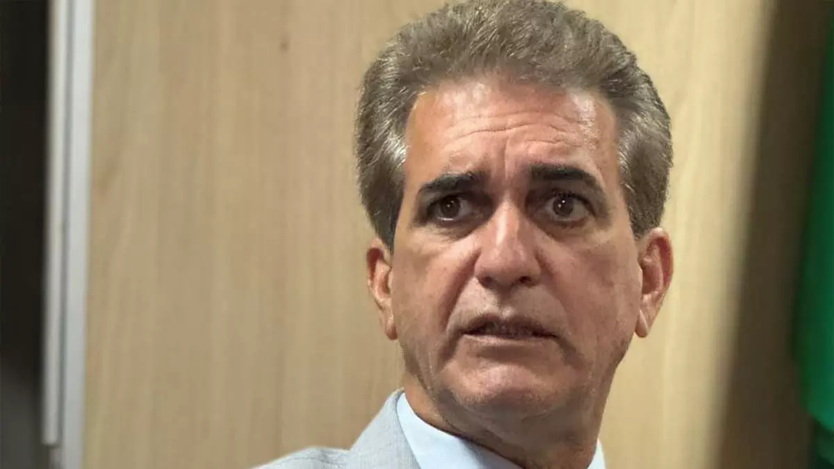 fazer política no meio da procissão”, afirmou o deputado estadual Robinson Almeida (PT), ao comentar a presença de ACM Neto