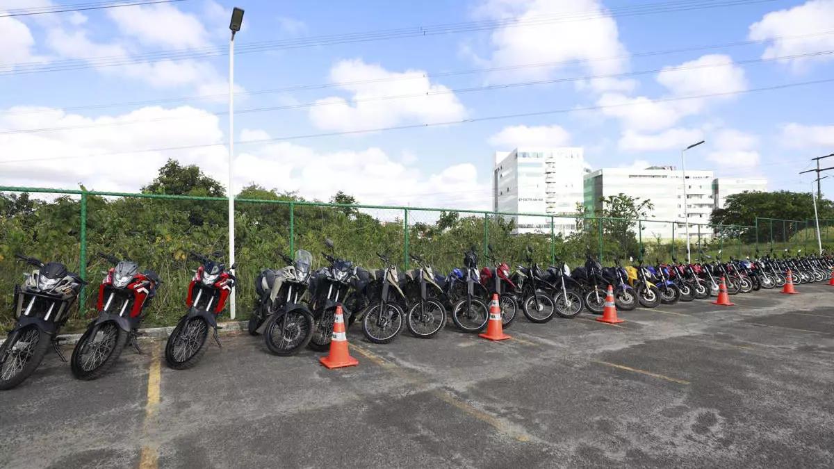 O Governo da Bahia realizou, nesta terça-feira (18), o Dia D da Operação Ressonância, com a entrega simbólica de 52 veículos