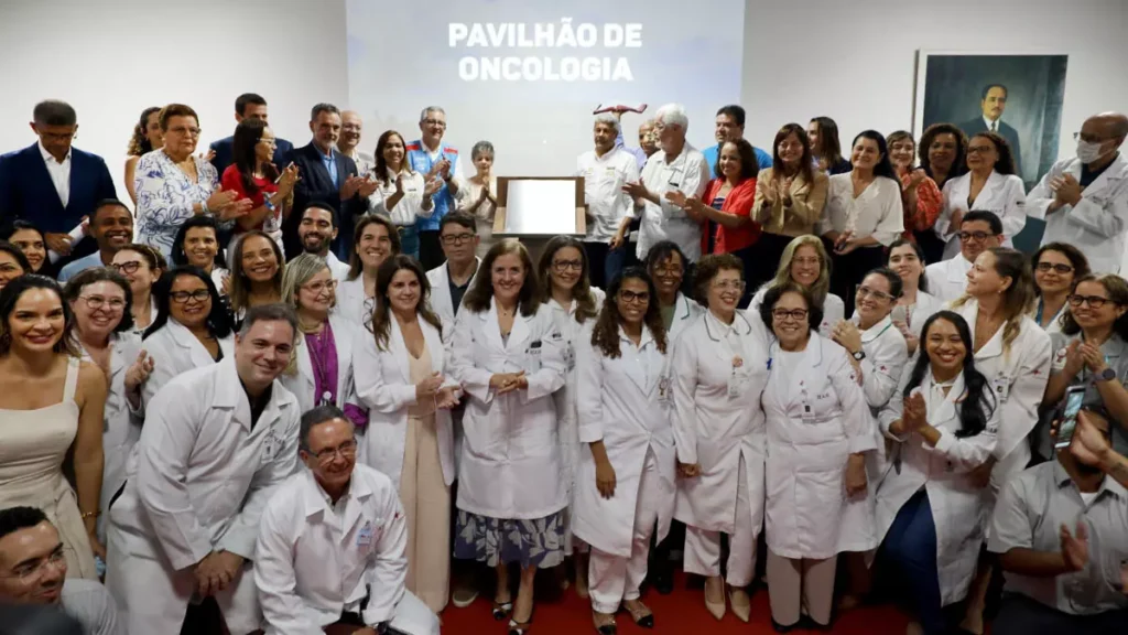Roberta Santana, inauguraram o novo prédio de oncologia do Hospital Aristides Maltez e anunciaram um aporte de R$ 30 milhões