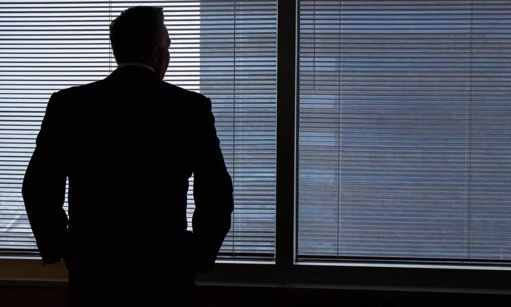 Há uma epidemia de gestores exaustos, esgotados por tentar motivar equipes que perderam o brilho em meio à pressão e à sobrecarga.