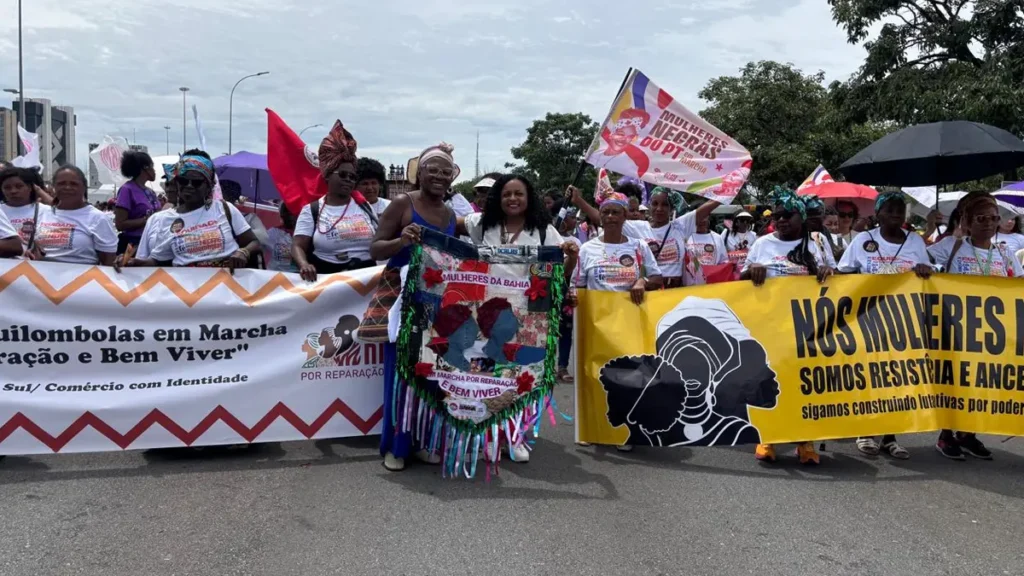 Representantes dos 27 Territórios de Identidade da Bahia participaram, nesta terça-feira (25), da 2ª Marcha das Mulheres Negras