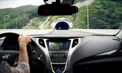 Mais do que um conjunto de regras, a direção defensiva é uma mentalidade. Ela começa antes mesmo de ligar o carro,