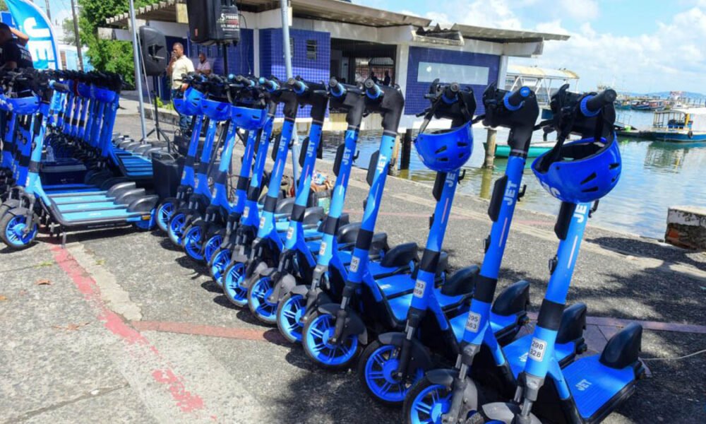 O serviço de patinetes elétricos compartilhados foi ampliado nesta sexta-feira (14) para a região da Cidade Baixa, contemplando