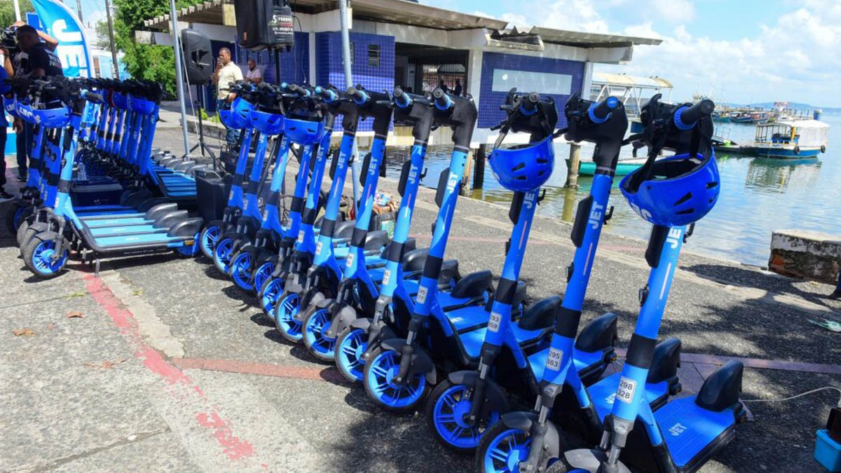 O serviço de patinetes elétricos compartilhados foi ampliado nesta sexta-feira (14) para a região da Cidade Baixa, contemplando