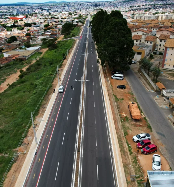 A Avenida Presidente Vargas, em Vitória da Conquista, no Sudoeste baiano, foi totalmente requalificada e inaugurada neste sábado (27)