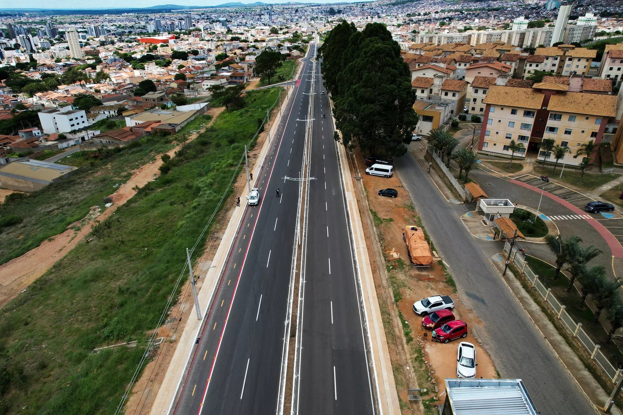 A Avenida Presidente Vargas, em Vitória da Conquista, no Sudoeste baiano, foi totalmente requalificada e inaugurada neste sábado (27)