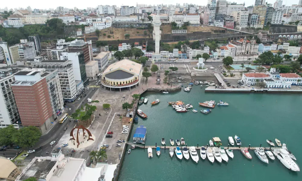 os primeiros dias de 2026 na Bahia. O destaque é o calor intenso em todas as regiões, com pouca variação térmica e chuvas mais
