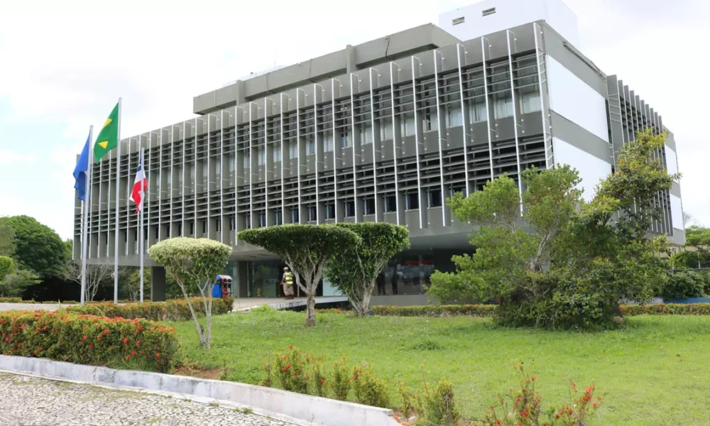 Os 417 municípios baianos receberam nesta segunda-feira (29) um reforço de R$ 134,7 milhões do Governo do Estado para ajudar