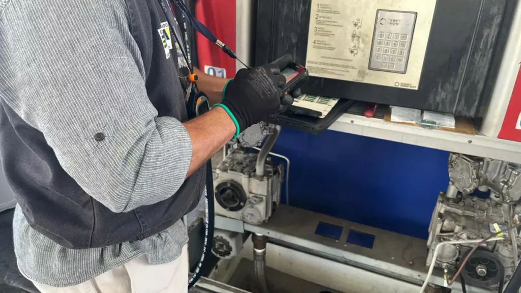 A força-tarefa da operação Combustível Legal fiscalizou, na última semana, 30 postos localizados em Salvador, Lauro de Freitas,