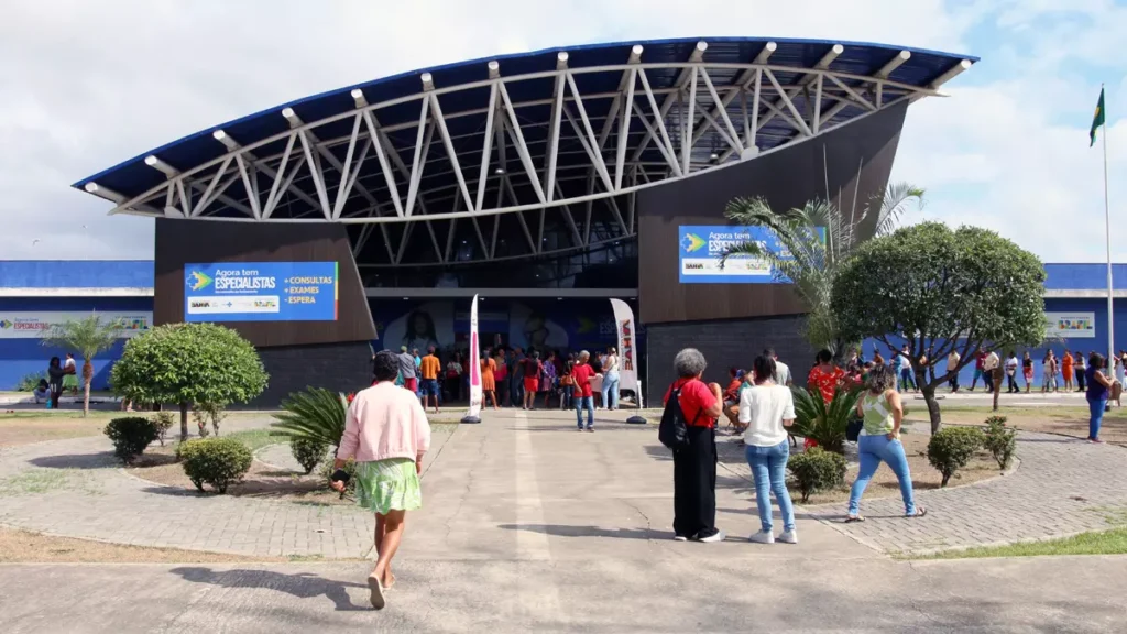 Com 26 policlínicas regionais em funcionamento, três novas unidades em construção e outras quatro aprovadas no PAC Seleções 2025,