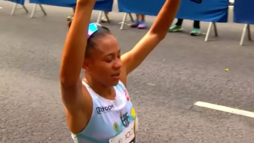 A tradicional Corrida Internacional de São Silvestre, que celebrou sua 100ª edição nesta quarta-feira (31), reuniu milhares de atletas nas