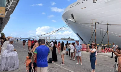 A chegada de três navios de cruzeiro a Salvador, neste início de semana, impulsionou o turismo baiano com o desembarque