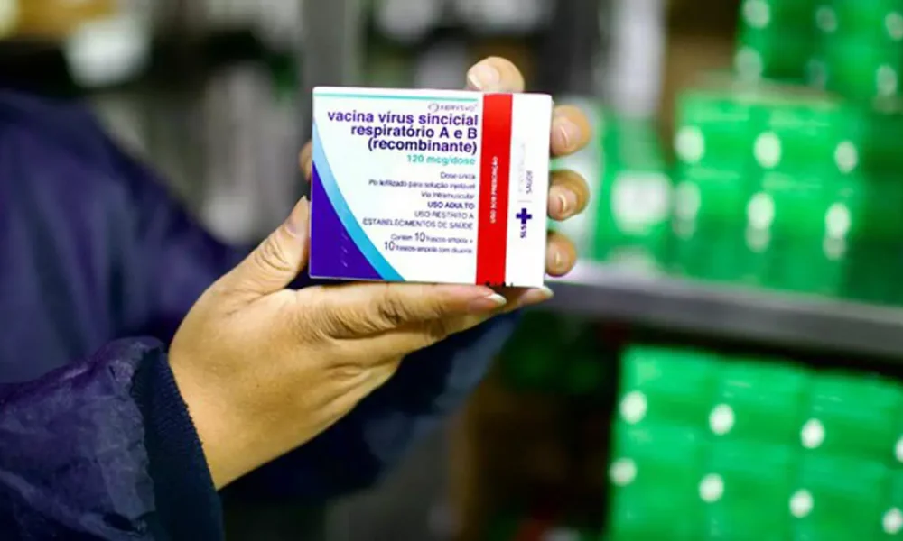 Dentro do cronograma nacional do Ministério da Saúde, a Bahia recebe nesta quarta-feira (3) um total de 44.525 doses da vacina