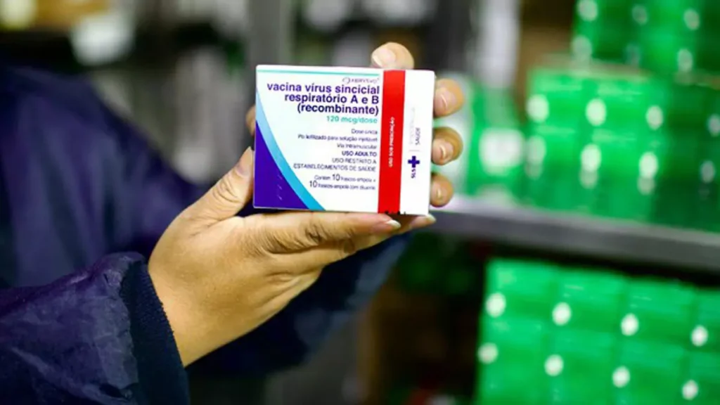 Dentro do cronograma nacional do Ministério da Saúde, a Bahia recebe nesta quarta-feira (3) um total de 44.525 doses da vacina