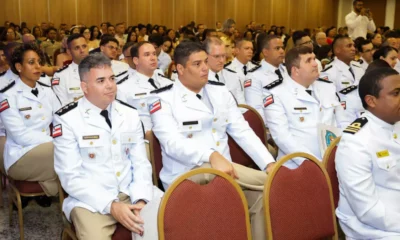 A Polícia Militar da Bahia realizou, nesta terça-feira (9), a formatura de 80 oficiais-alunos do Curso de Aperfeiçoamento de Oficiais