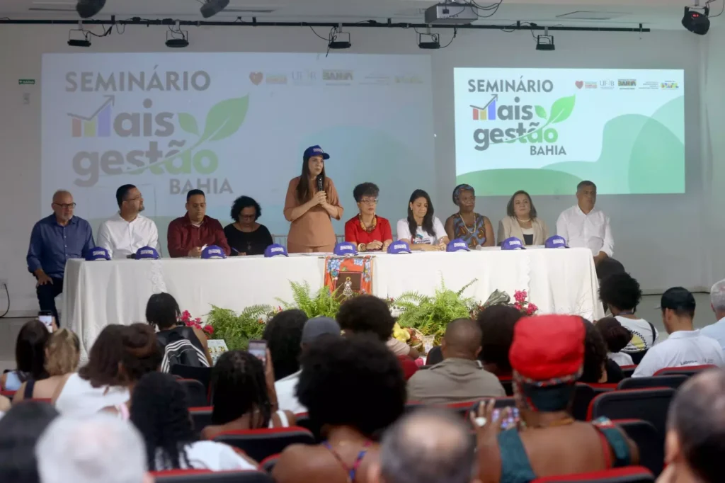 O seminário de lançamento do programa Mais Gestão Bahia reuniu, nesta quarta-feira (10), representantes de instituições de ensino,