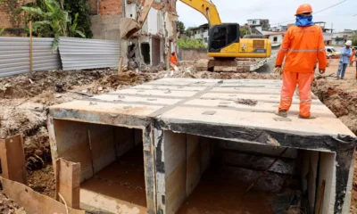 As obras de macrodrenagem dos rios Jaguaribe e Mangabeira, em Salvador, alcançaram 80% de execução. Realizada pela