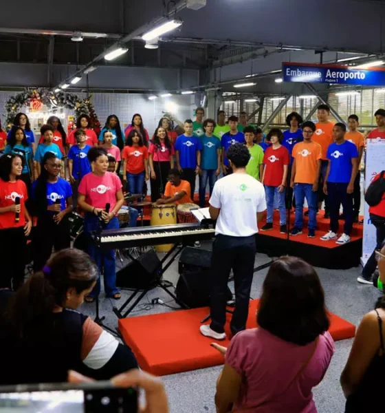 Coro Infantojuvenil dos Núcleos Estaduais de Orquestras Infantis e Juvenis da Bahia (Neojiba), formado por 50 cantores e músicos
