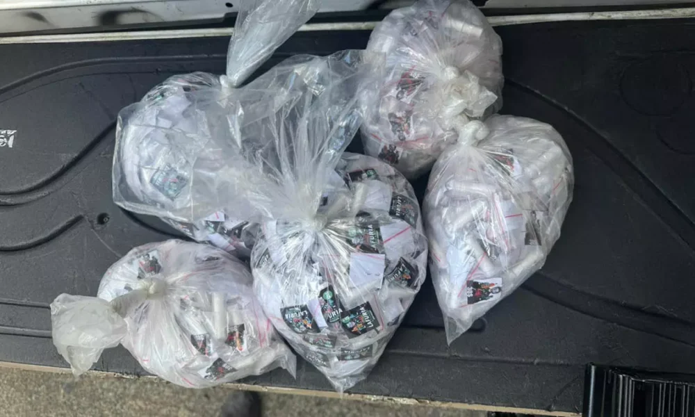 policiais militares da 1ª Companhia Independente da Polícia Militar (CIPM) apreenderam 2.500 porções de cocaína, uma balança de precisão