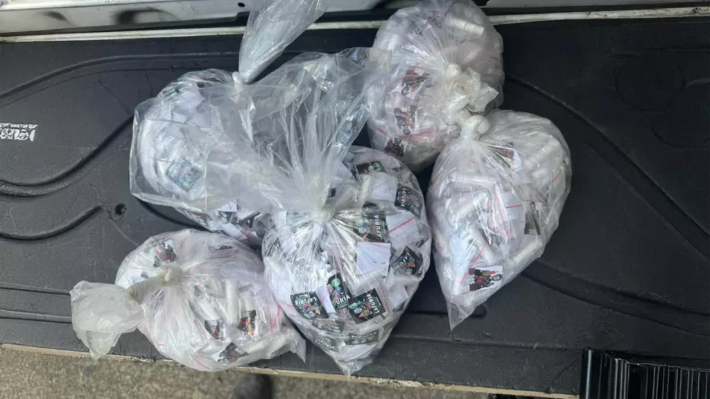 policiais militares da 1ª Companhia Independente da Polícia Militar (CIPM) apreenderam 2.500 porções de cocaína, uma balança de precisão