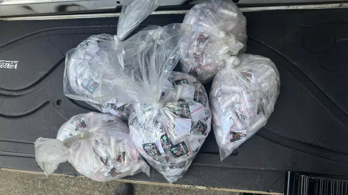 policiais militares da 1ª Companhia Independente da Polícia Militar (CIPM) apreenderam 2.500 porções de cocaína, uma balança de precisão