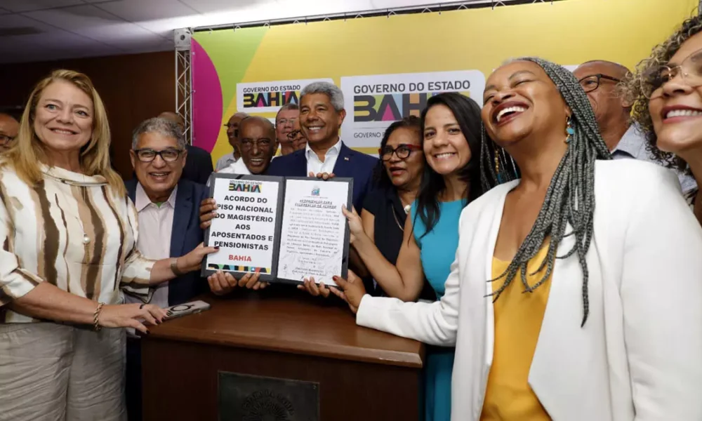 O Governo da Bahia assinou, na manhã desta quinta-feira (18), um acordo que estabelece as regras para o pagamento do piso salarial