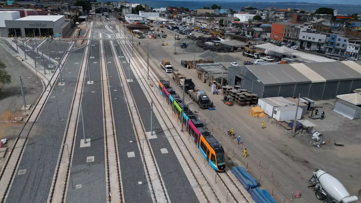 O primeiro teste de circulação do VLT, realizado nesta sexta-feira (19), marcou o início de uma nova fase do transporte sobre trilhos