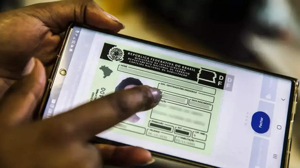 Luiz Inácio Lula da Silva oficializou nesta terça-feira (9) as novas regras para obtenção da Carteira Nacional de Habilitação (CNH)