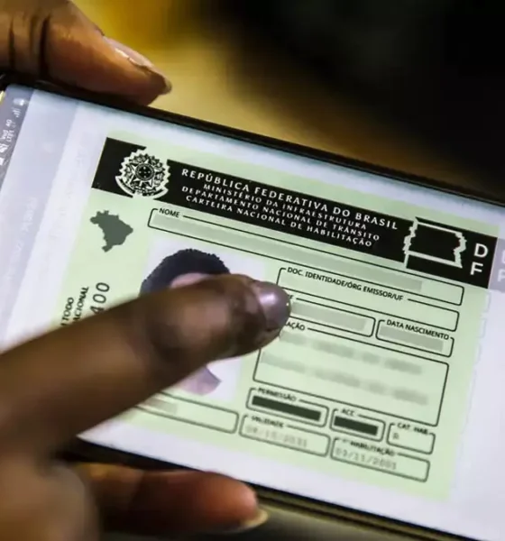 Luiz Inácio Lula da Silva oficializou nesta terça-feira (9) as novas regras para obtenção da Carteira Nacional de Habilitação (CNH)