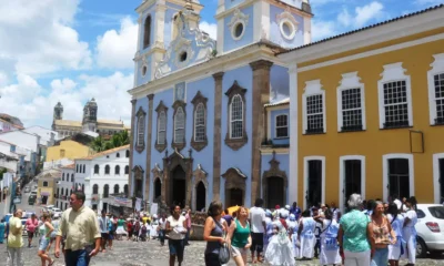 É verão na Bahia! E para iniciar o ano com toda a energia que a estação traz, o Pelourinho recebe uma programação especial