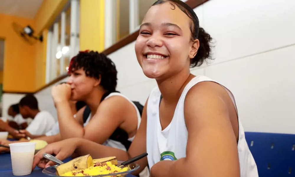 para a família de Evelyn Cruz durante o projeto ‘Férias na Escola’, da Secretaria da Educação (SEC). A estudante de 16 anos,