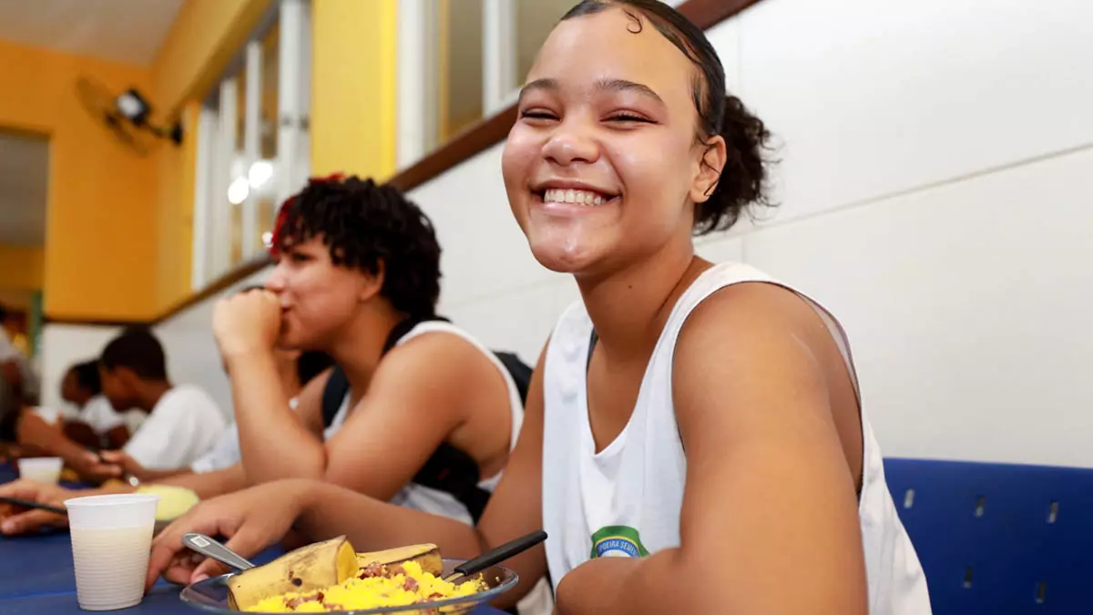 para a família de Evelyn Cruz durante o projeto ‘Férias na Escola’, da Secretaria da Educação (SEC). A estudante de 16 anos,