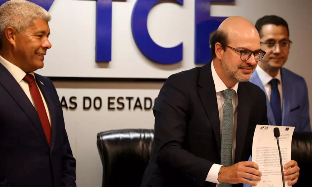 O Tribunal de Contas do Estado da Bahia (TCE-BA) realizou, nesta terça-feira (6), a sessão solene de posse da nova Mesa Diretora